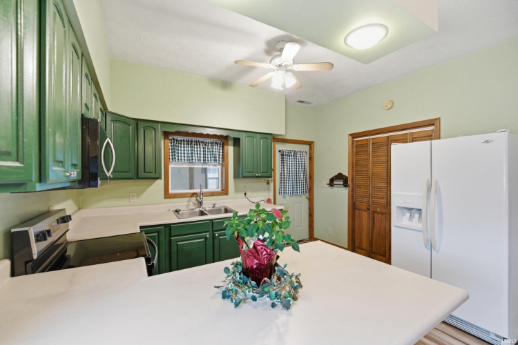 Listing Image 10