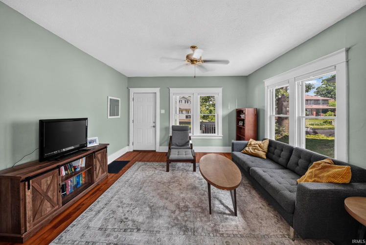 Listing Image 5