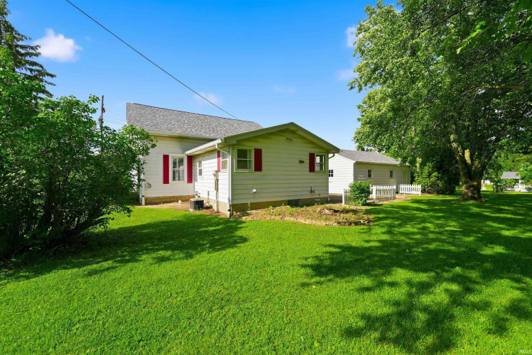 Listing Image 3