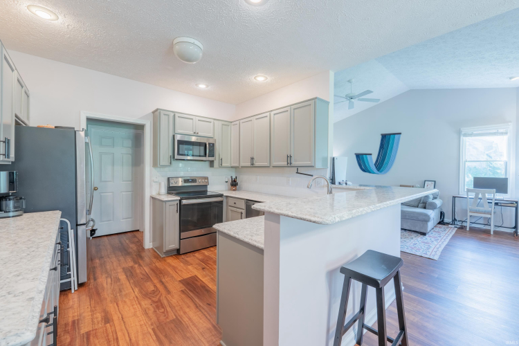 Listing Image 16