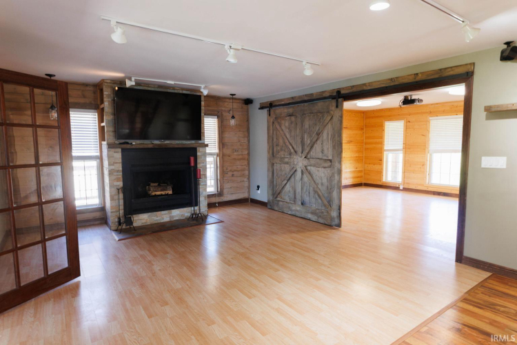 Listing Image 17