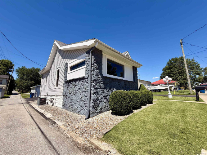 Listing Image 4