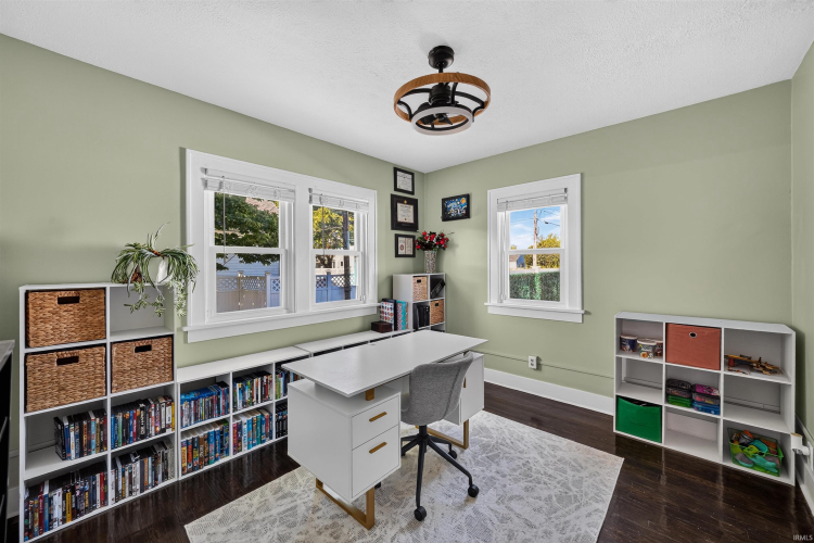 Listing Image 10