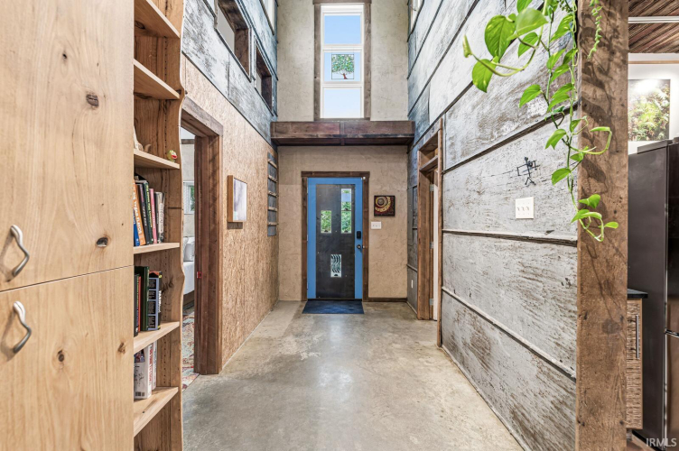Listing Image 4