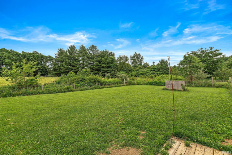 Listing Image 44