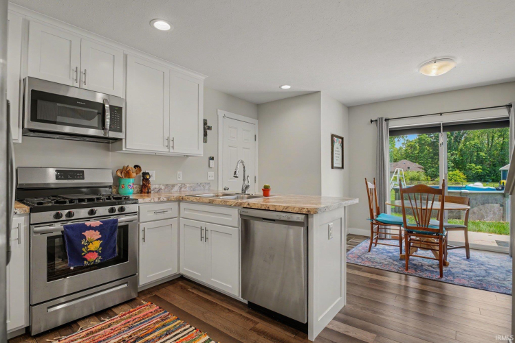 Listing Image 9