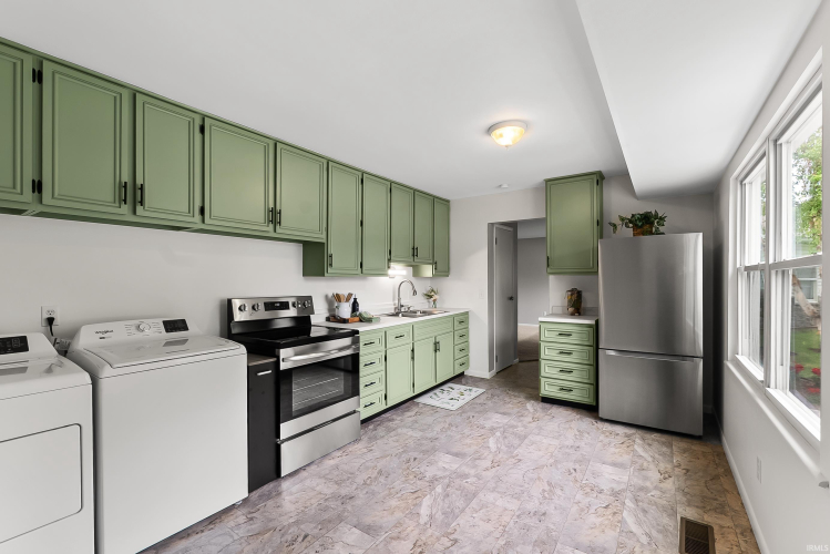 Listing Image 5