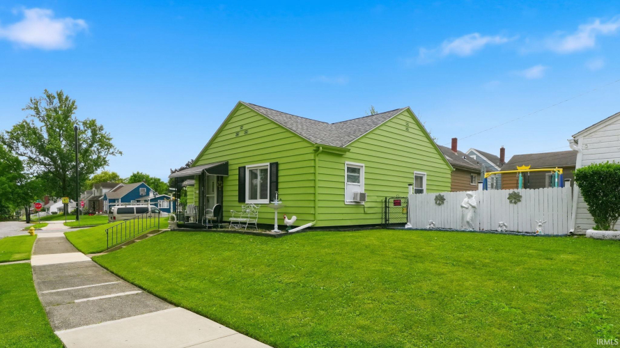 Listing Image 3