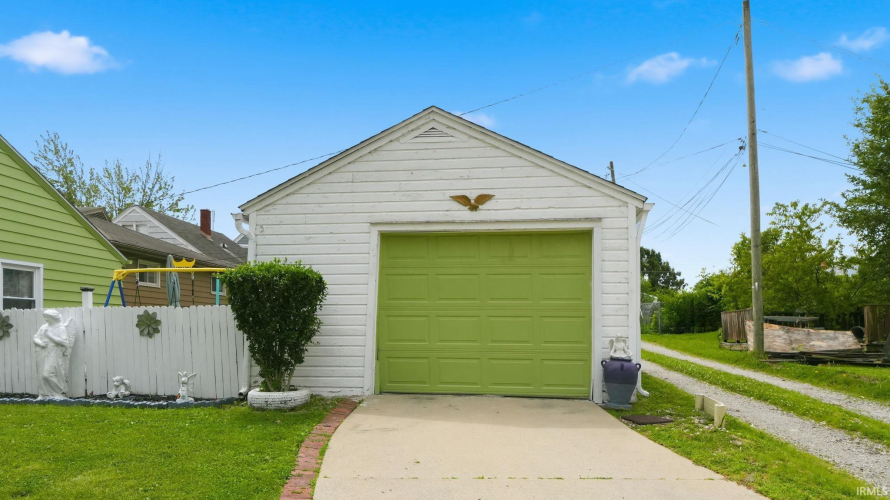 Listing Image 4