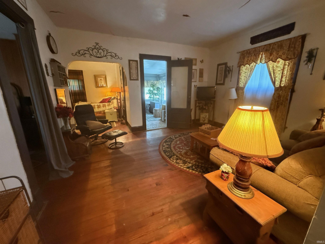 Listing Image 11