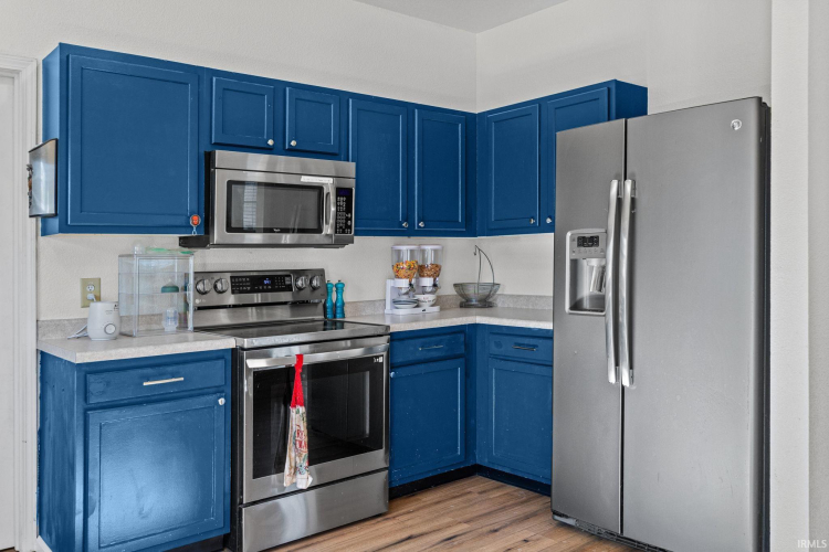 Listing Image 5