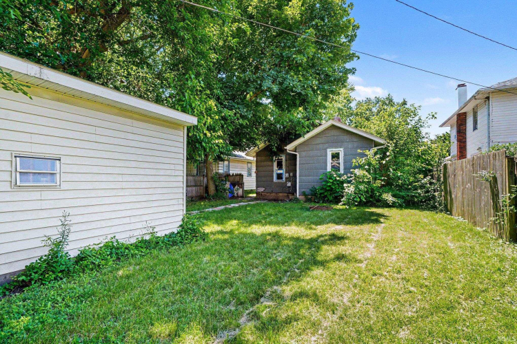 Listing Image 7