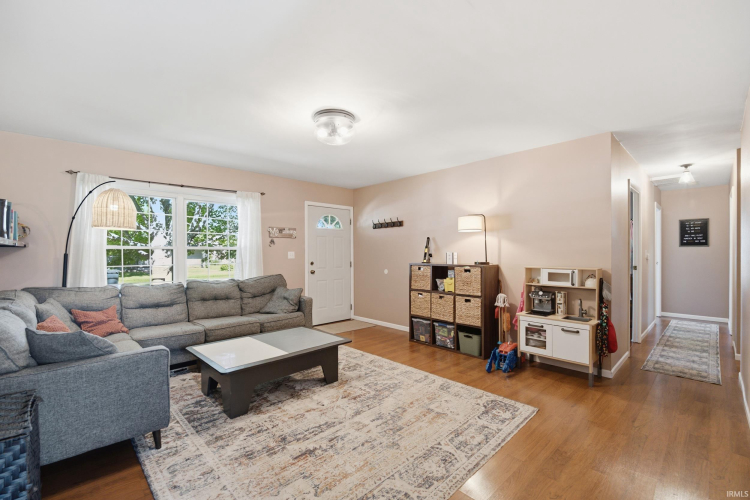 Listing Image 5