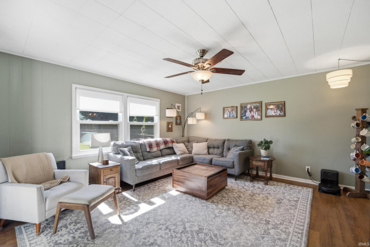 Listing Image 8