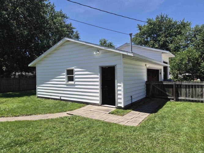 Listing Image 11