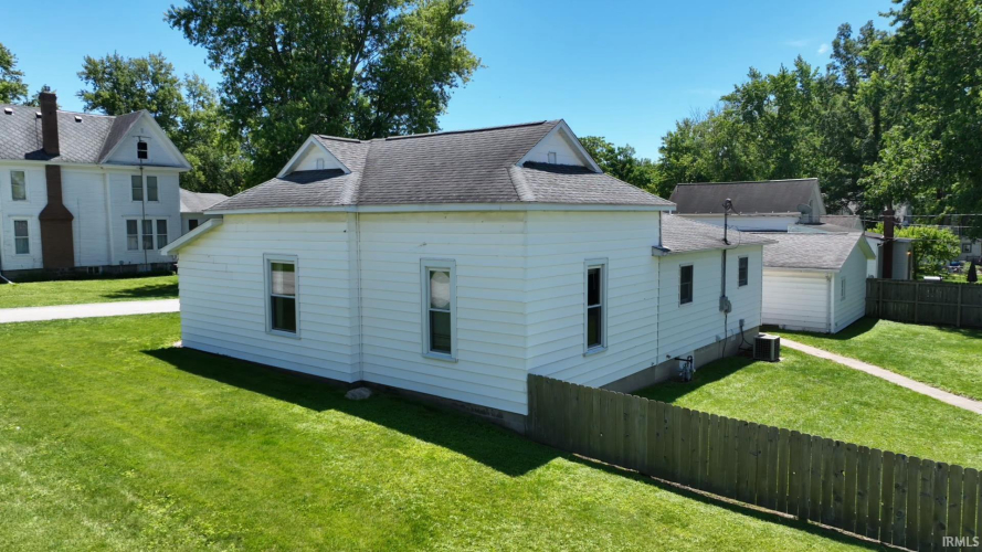 Listing Image 12