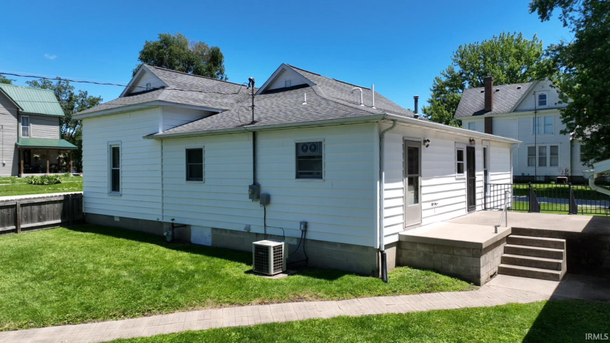 Listing Image 4