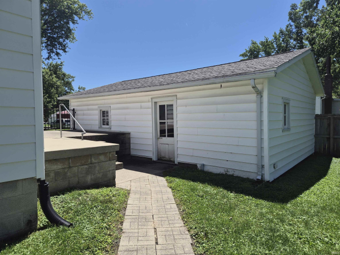 Listing Image 5