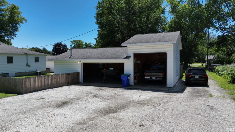 Listing Image 8