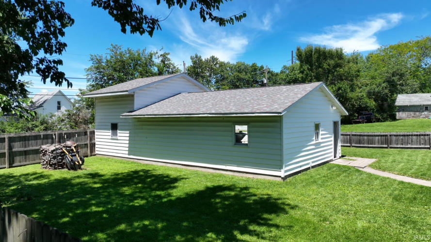 Listing Image 9
