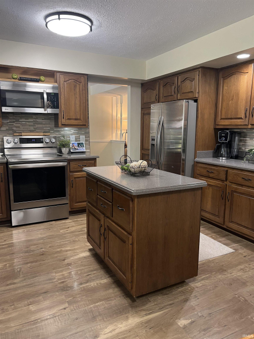 Listing Image 19