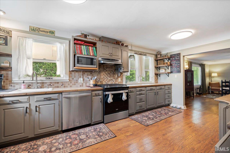 Listing Image 9