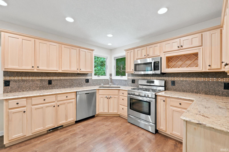 Listing Image 8