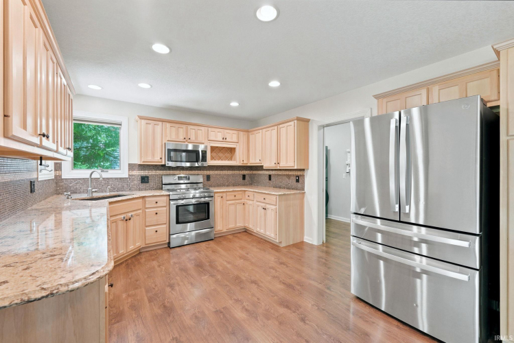 Listing Image 9