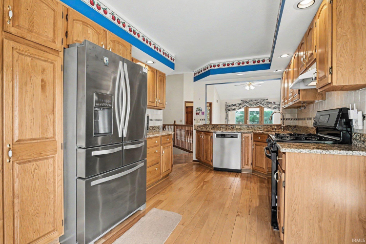 Listing Image 4