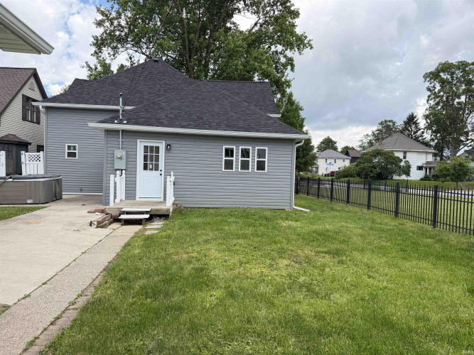 Listing Image 3