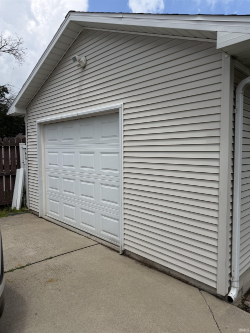 Listing Image 5