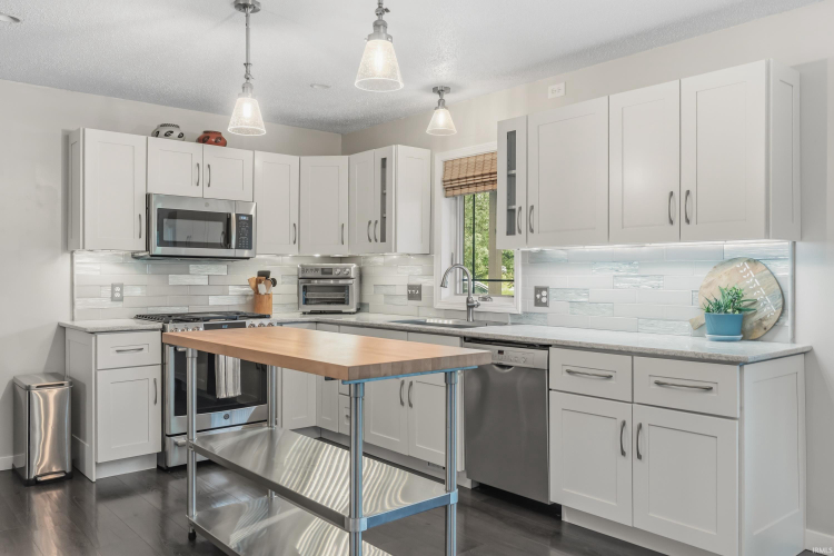 Listing Image 12