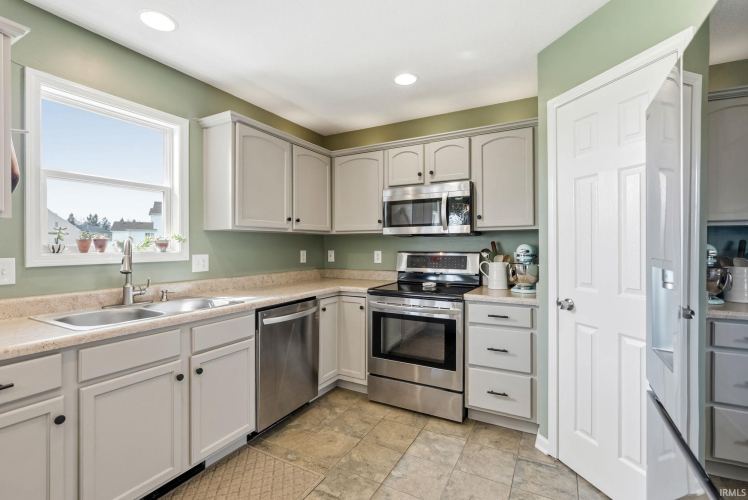 Listing Image 11