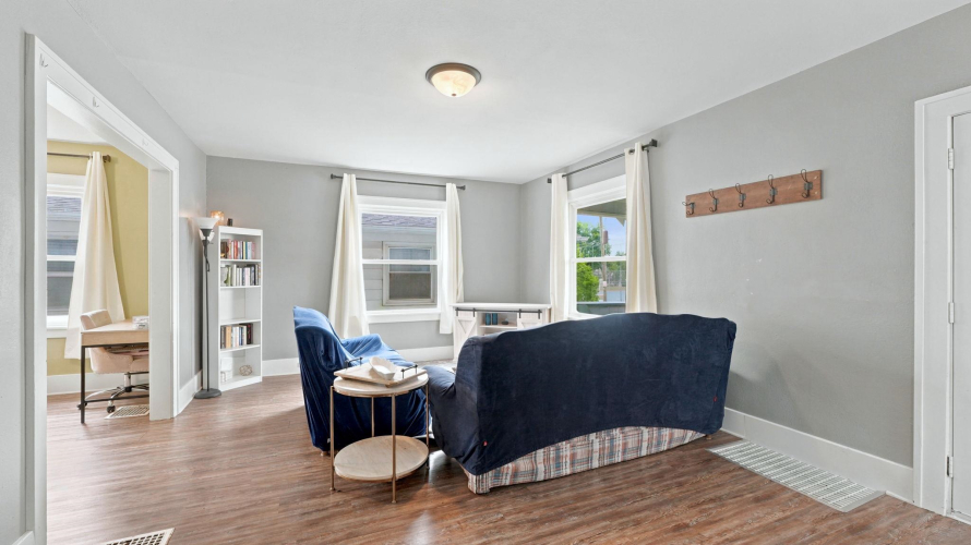 Listing Image 6