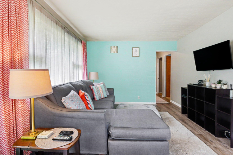 Listing Image 5