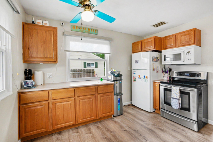 Listing Image 9