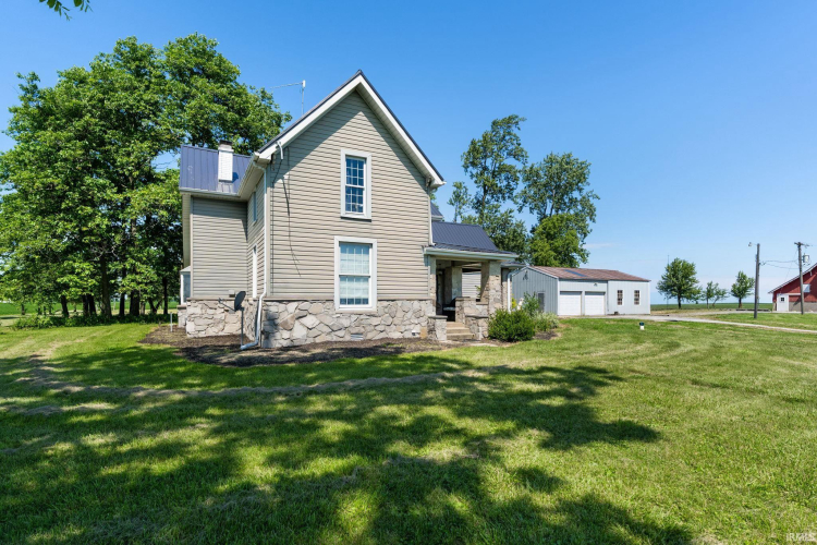 Listing Image 4