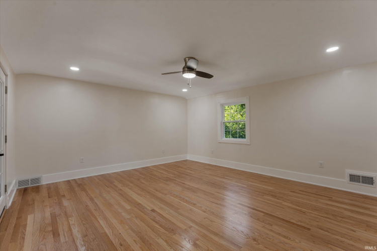 Listing Image 28