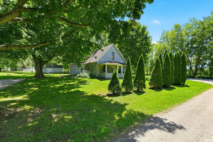 Listing Image 4