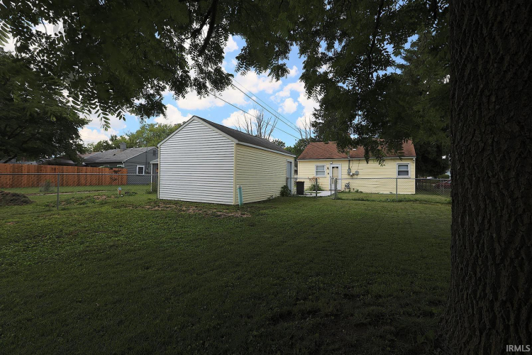 Listing Image 12