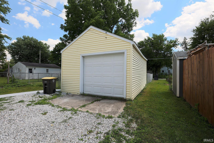 Listing Image 6