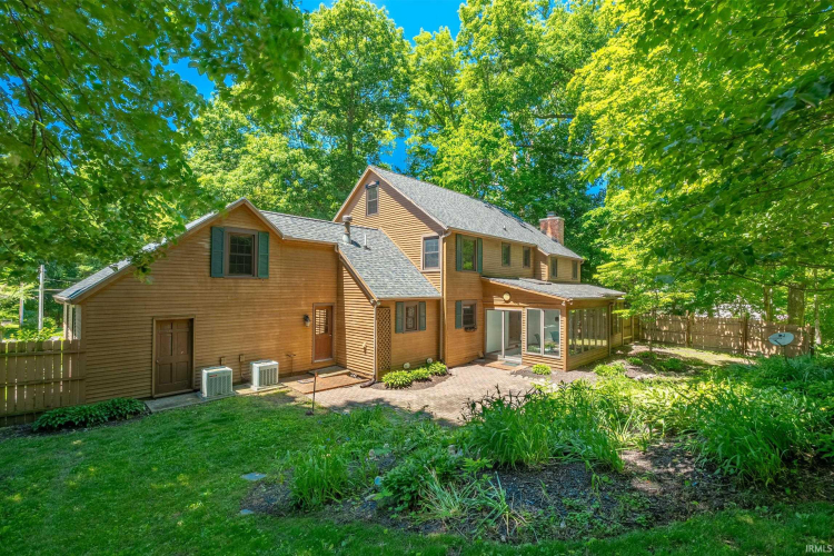 Listing Image 4