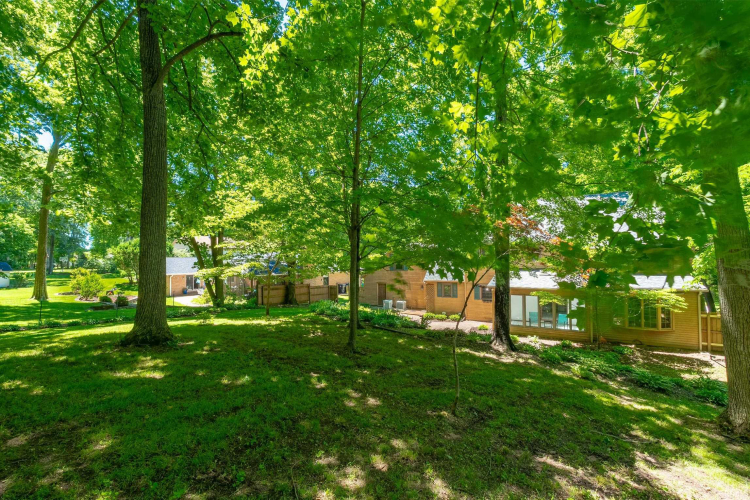 Listing Image 5
