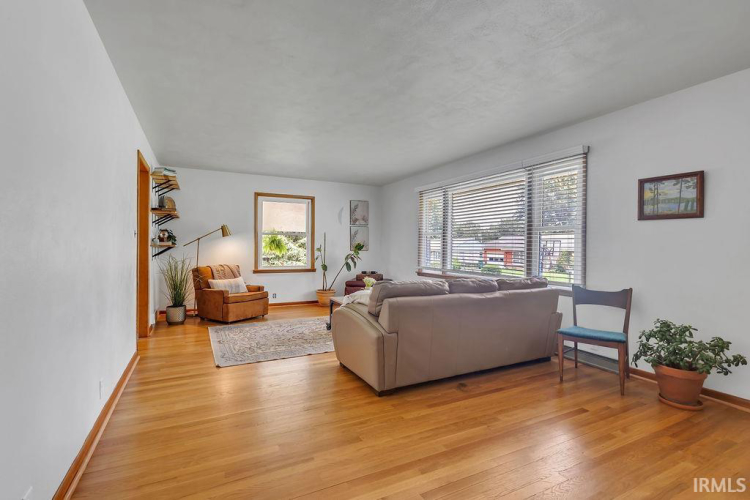 Listing Image 5