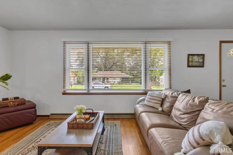 Listing Image 9