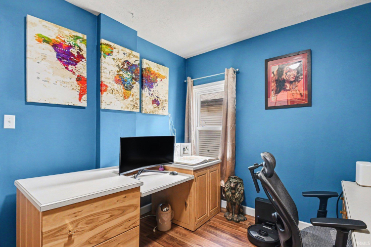 Listing Image 11