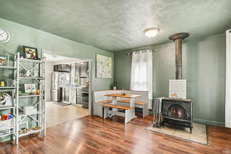 Listing Image 5