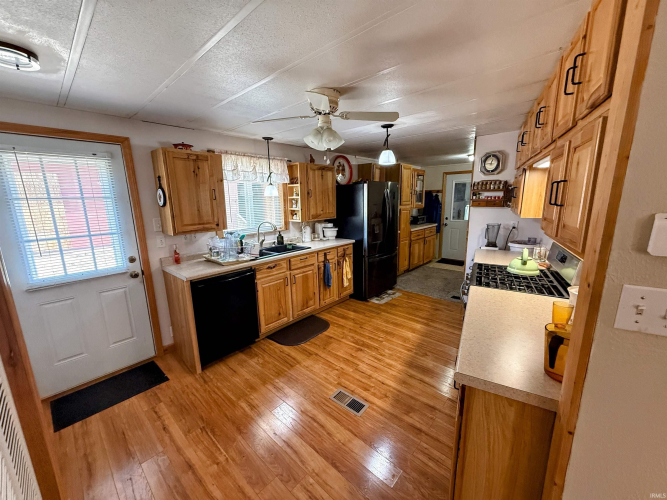 Listing Image 16