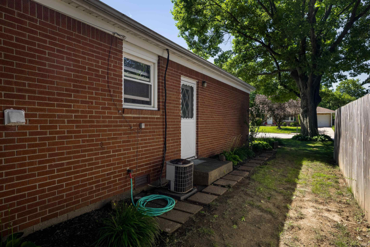 Listing Image 25
