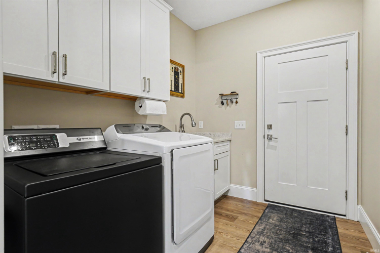 Listing Image 16